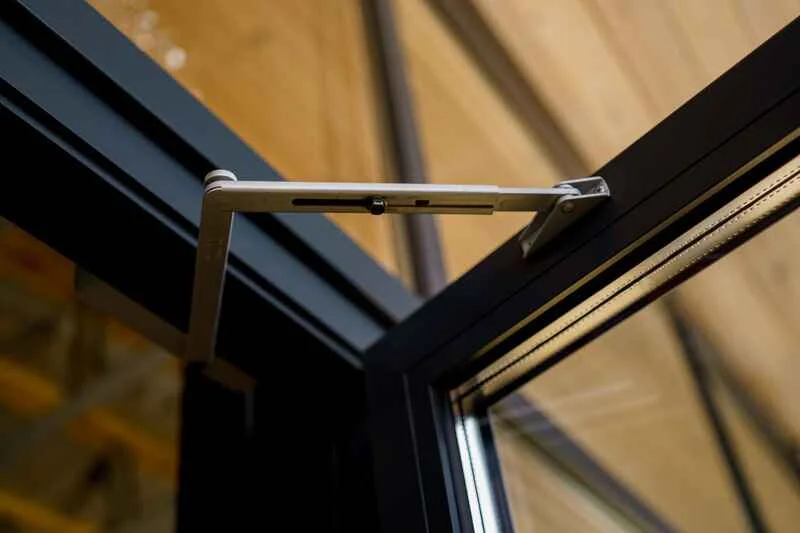 door closer